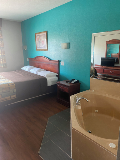 Bedroom 4, TROPICANA INN & SUITES, Dallas