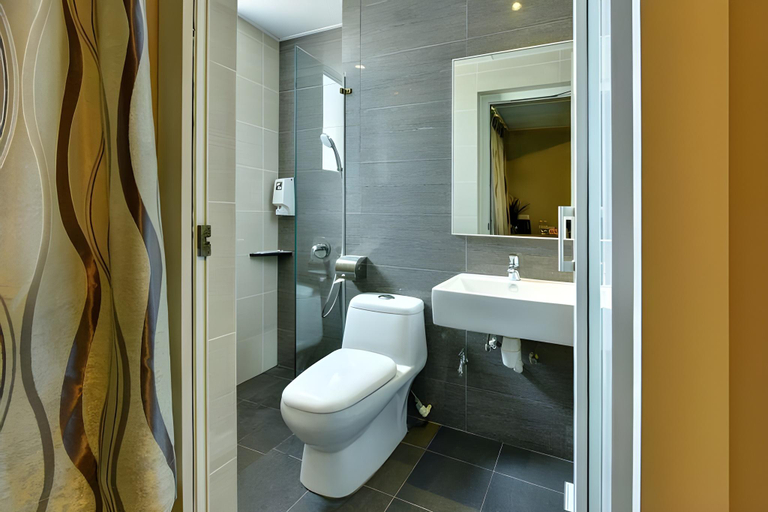 Bathroom 5, ibis budget Singapore Clove, Singapore