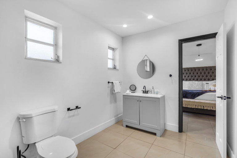 Bathroom 5, Paradise Sunset Waterfront Home, Miami-Dade