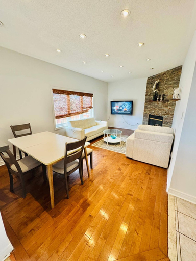 Dining room, Top Rated 4 Bedrooms, 5 Beds Near Airport, Peel