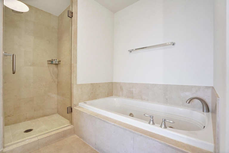 Bathroom 2, Fontainebleau Miami Resort, Miami-Dade