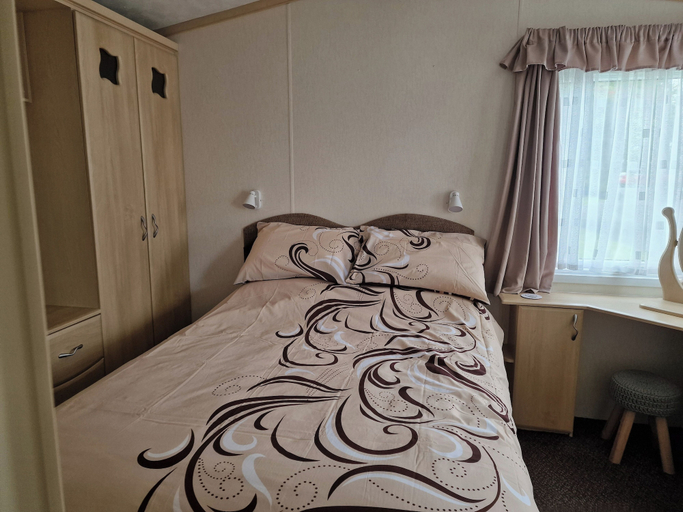 Room 3, Caravan Sleeps 6 With Parking, Norfolk