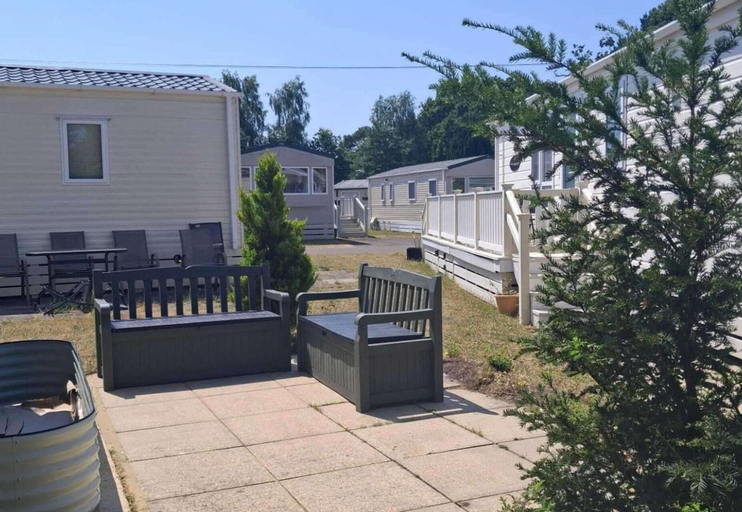 Terrace/patio 4, Caravan - Sleeps 4 - Garden - Parking, Dorset