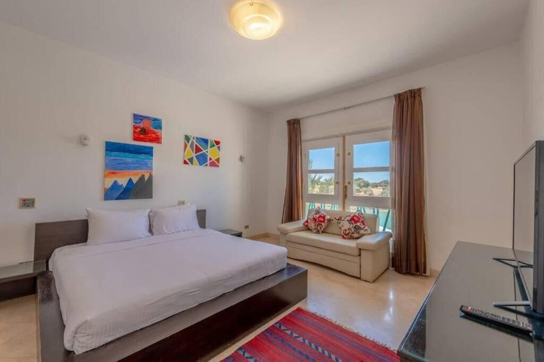 Room 2, Golf Luxury Villa with Private Pool, Al-Ghurdaqah