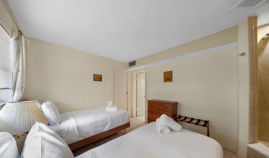 Room 4, Sunny Isles Beach 2BR - Pool Near Beach, Miami-Dade