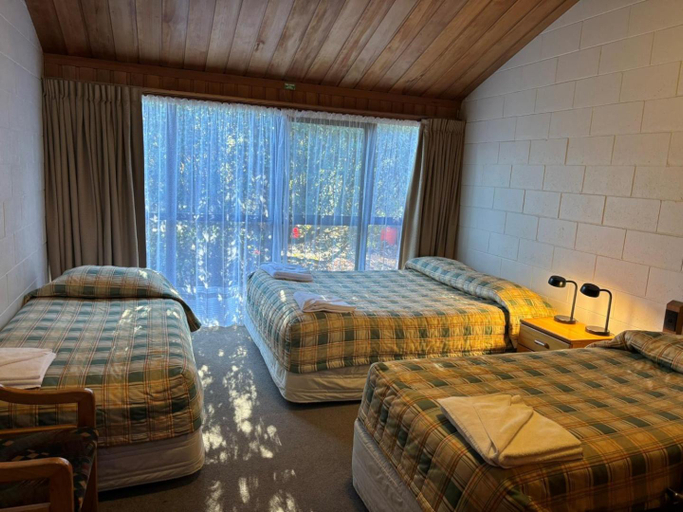 Bedroom 2, Cedar Chalets and Barkers Lodge, Ashburton