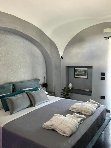 Room 4, Vigna delle Rose, Napoli