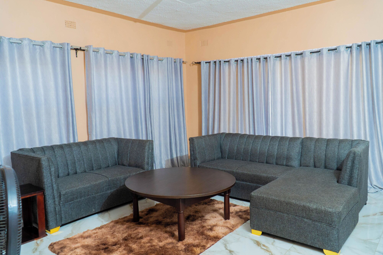 Living room 5, Spacious 3-bedroom House Rental Near Victoria Falls, Hwange