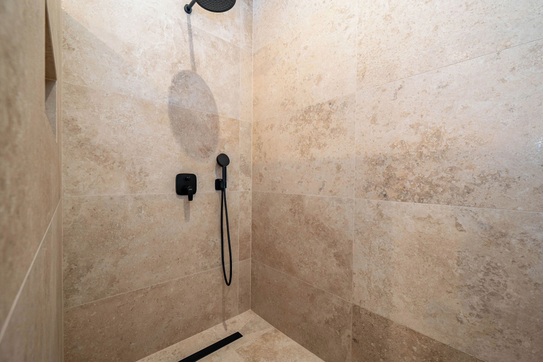 Bathroom 4, House Gaia, Starigrad