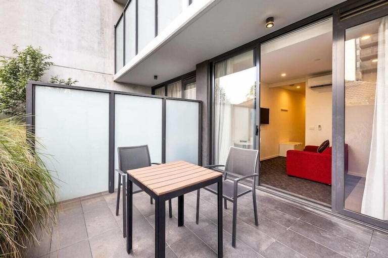 Outdoor dining 3, City Edge Box Hill Apartment Hotel, Melbourne