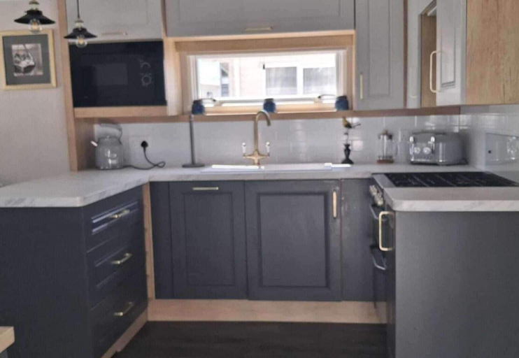 Private kitchen, Caravan - Sleeps 4 - Garden - Parking, Dorset