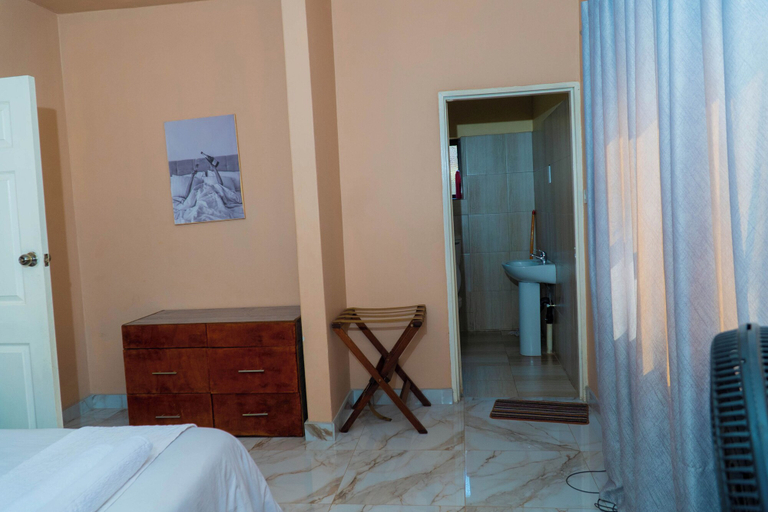 Room 2, Spacious 3-bedroom House Rental Near Victoria Falls, Hwange