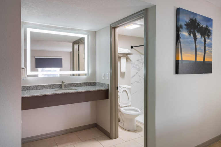 Bathroom 3, Travelodge by Wyndham Venice, Sarasota