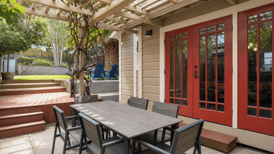 Interior 4, Backyard Vines on Olive by Avantstay Spa + BBQ + Big Backyard Walk to Downtown Paso, San Luis Obispo