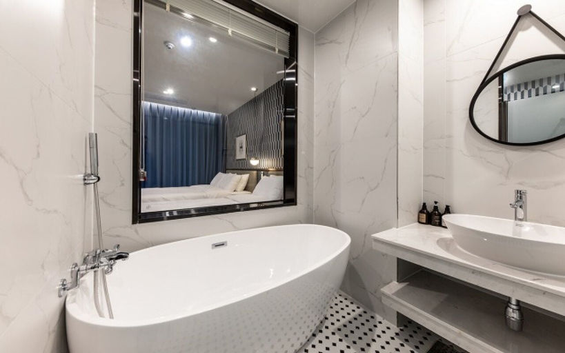 Bathroom 5, Brown Dot Hotel Deokcheon, Buk