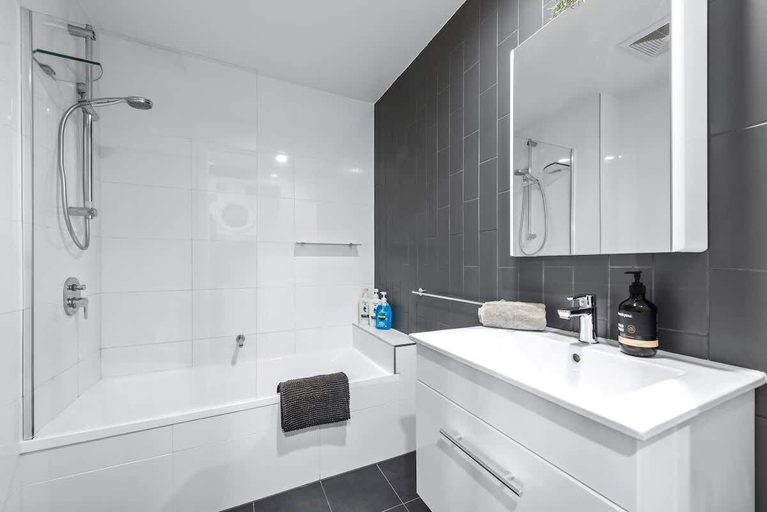 Interior 3, South Bank Sensational! ~ 2bed/2bath/1car/pool!, Brisbane