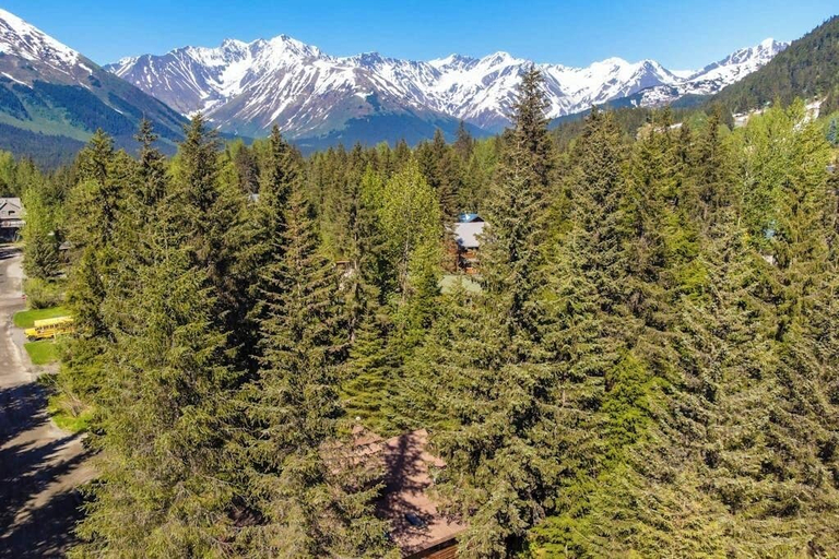 Interior 2, Classic Log Cabin w/ Expansive Deck Near Alyeska Base, Anchorage