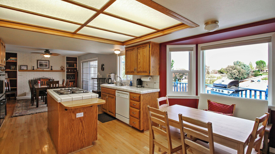 Interior 3, COF House by Avantstay Hillside Deck + Skylit Kitchen Paso Robles Wine Country, San Luis Obispo