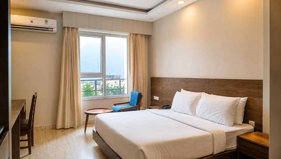 Room 4, Royalistiq, Garhwal
