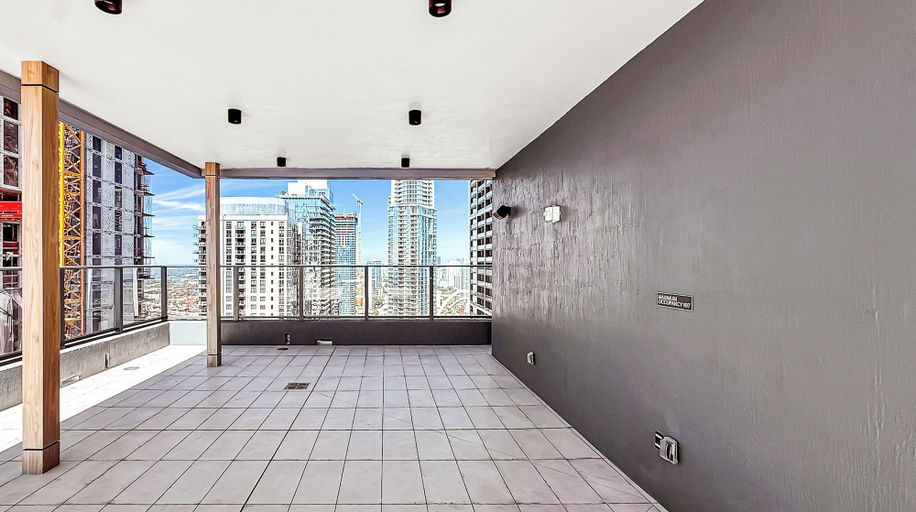 Property grounds 5, Miami Central Suites, Miami-Dade