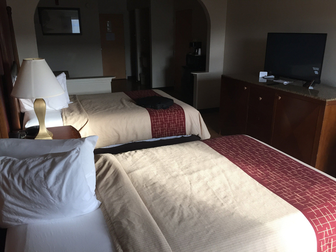 Room 4, Home Town Inn & Suites, Jackson