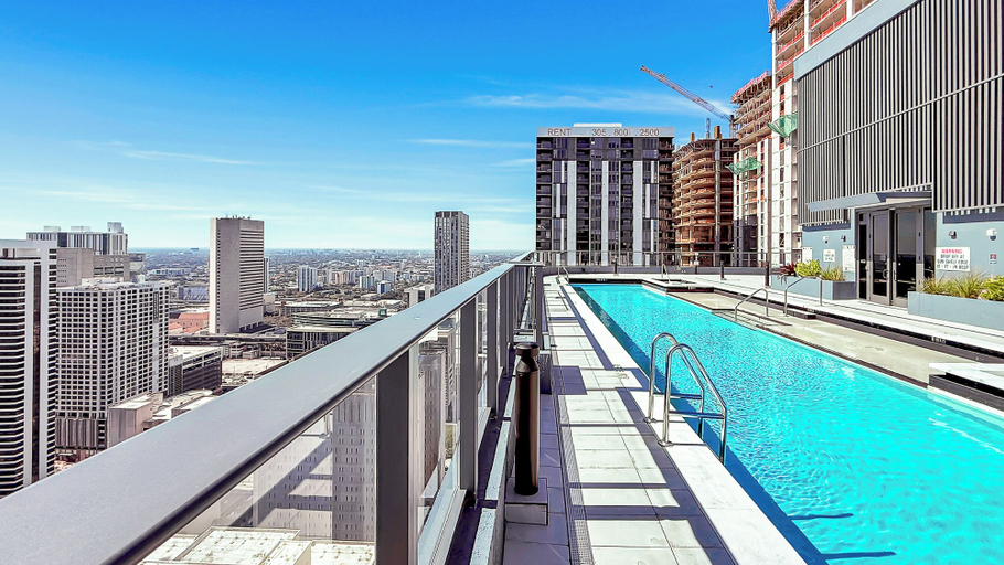 Pool 4, Miami Central Suites, Miami-Dade