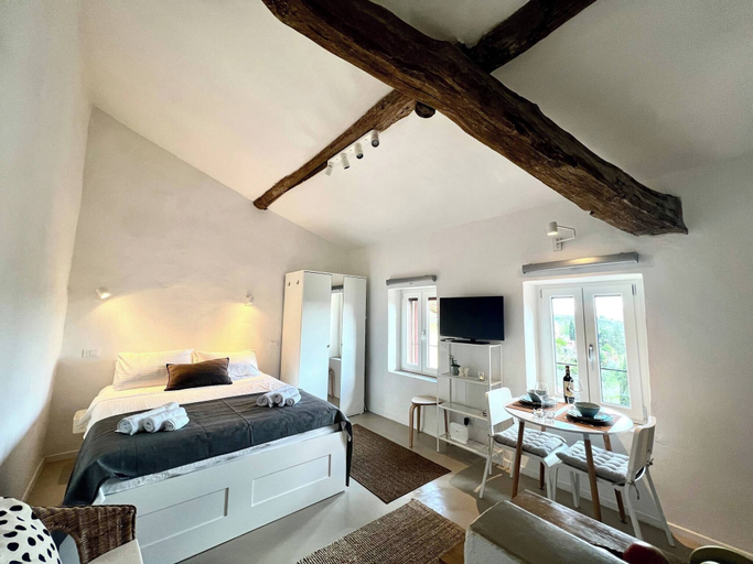 Room 2, Panzano34 A Charming Loft in the Heart of Chianti, Florence