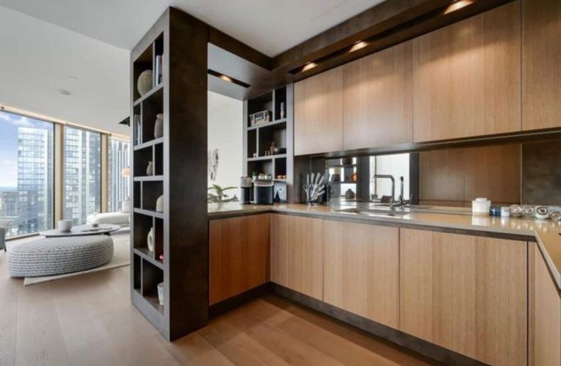 Private kitchen, Luxury London Apartment With 3 Bedrooms, London