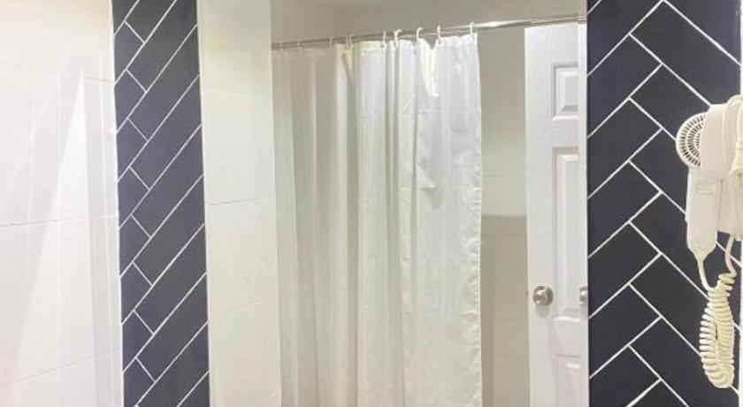 Bathroom 3, The Hill Hotel, Pak Chong