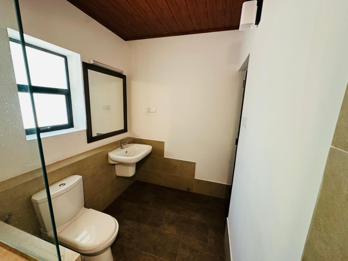 Bathroom 4, Polonnaruwa Holiday Inn, Thamankaduwa