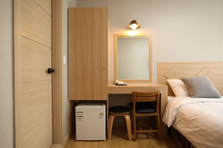 Bedroom 5, The Stay Hotel, Jung