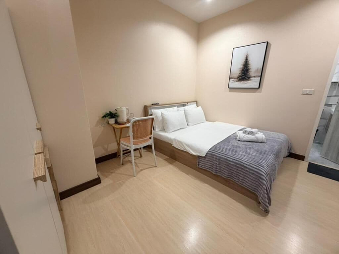 Room 4, Norn Noi Hostel, Saphan Sung