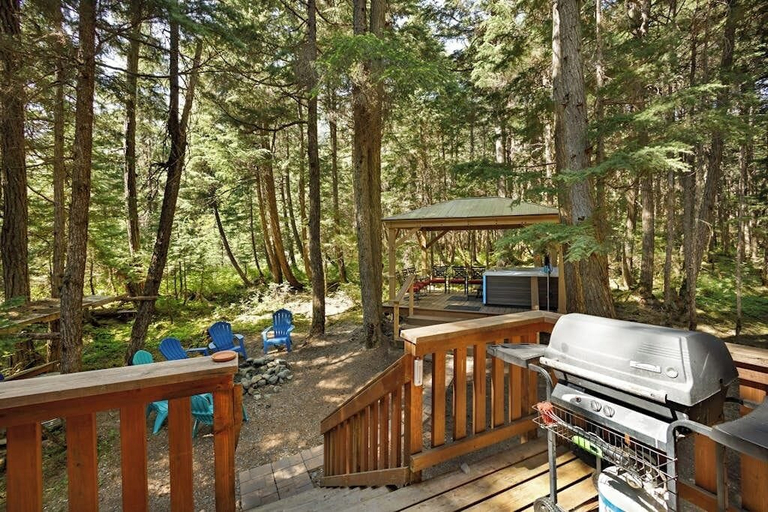Interior 5, A Hexagonal Cabin in the Trees, Two Miles From Alyeska, Anchorage