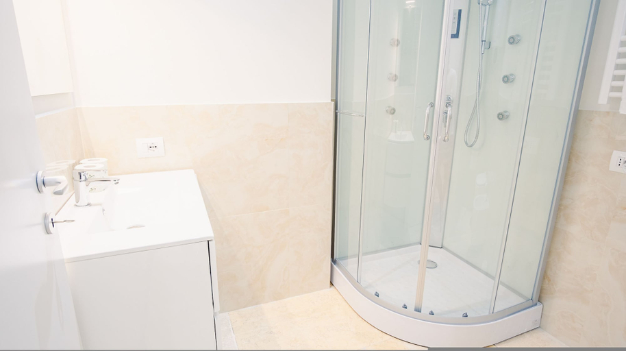Room 5, 22 Relais du Lac Elite - Italian Homing, Brescia