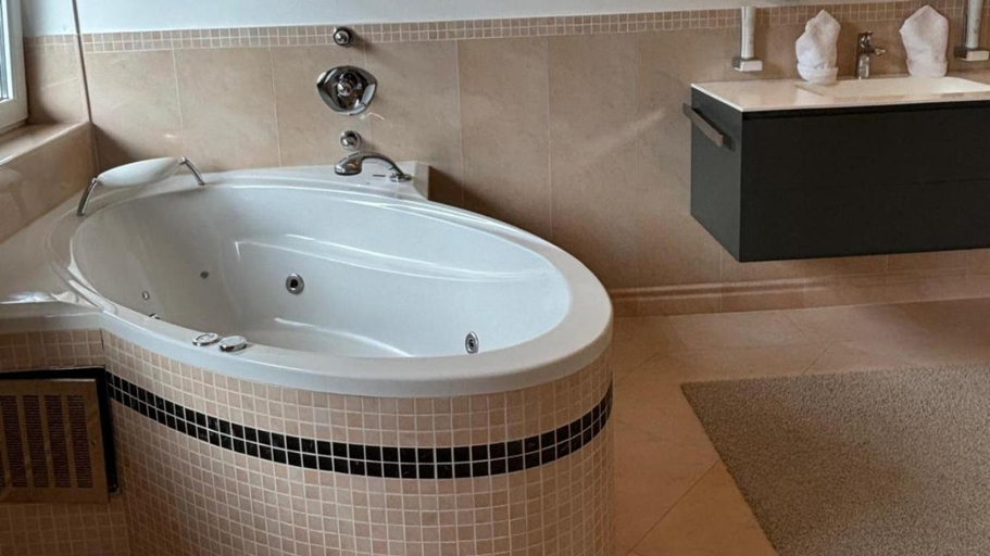 Bathroom 5, Das Alpenwelt Resort, Zell am See