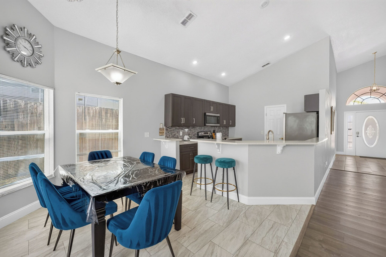 Room 2, Golden Light Retreat-spacious 5BR Pool Home Near Disney, Polk