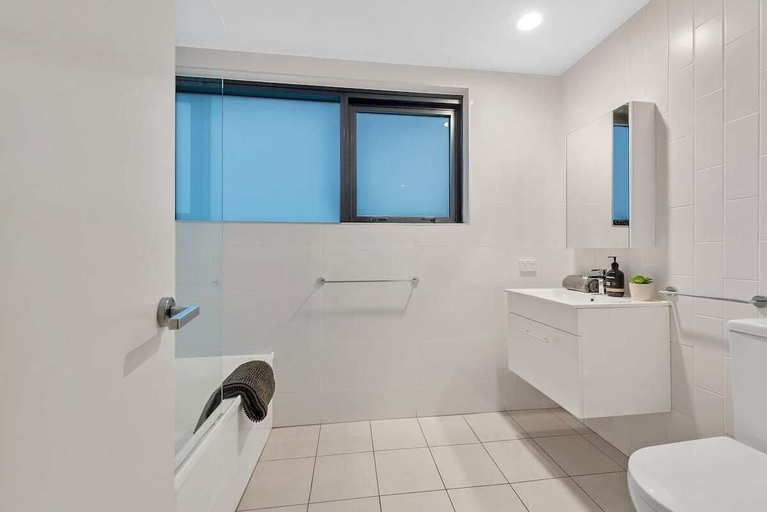Interior 2, South Bank Stunner! ~ 3 Bed/2 Bath/1car/views, Brisbane