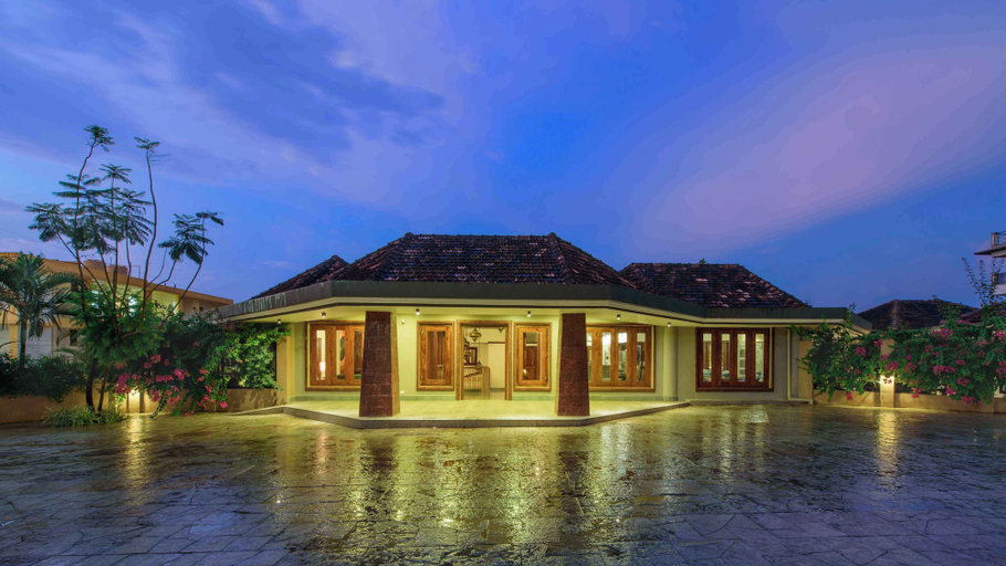Exterior & Views