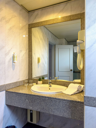 Bathroom 5, VIP Executive Suites Maputo Hotel, Maputo