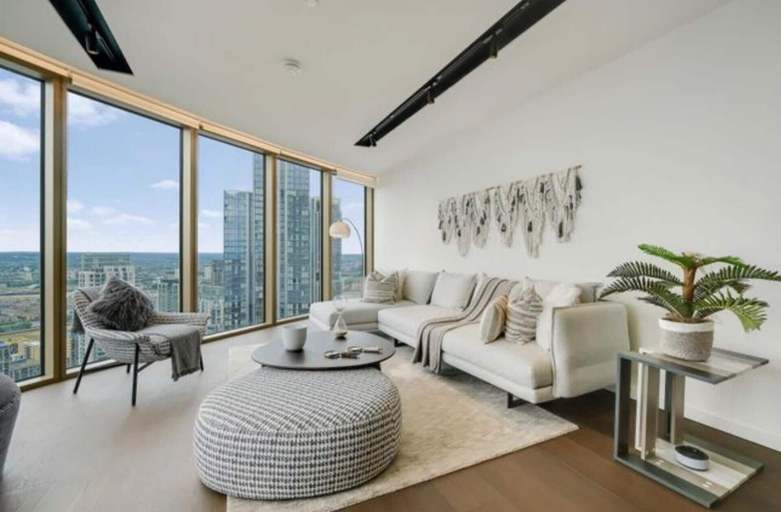 Living area 3, Luxury London Apartment With 3 Bedrooms, London