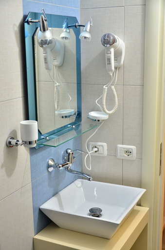 Bathroom 2, Capital Bruci Apartament, Tirana