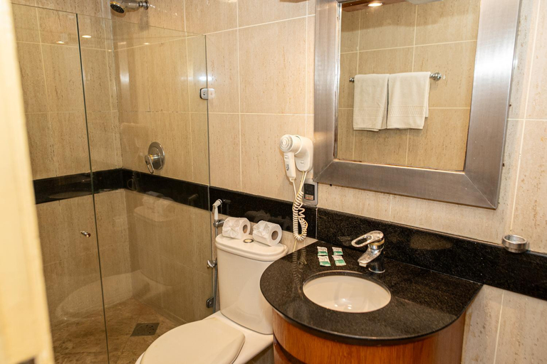 Bathroom 4, Plaza Praia Suites, Fortaleza