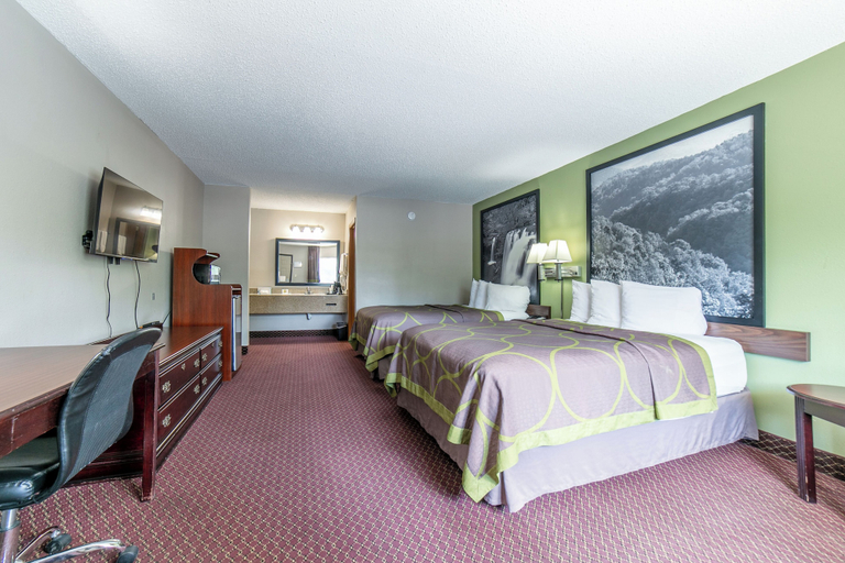 Room 4, Eureka Springs indoor pool hotel, Carroll