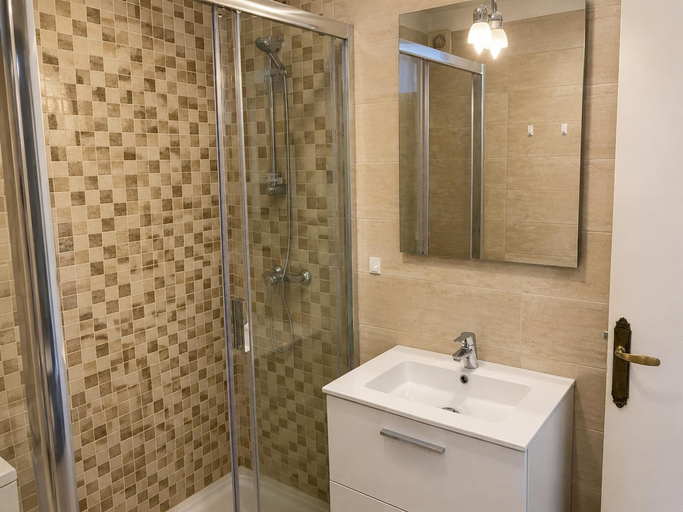 Bathroom 2, Arona 2-bed Apt, Sleeps 5 With Pool & Parking, Santa Cruz de Tenerife
