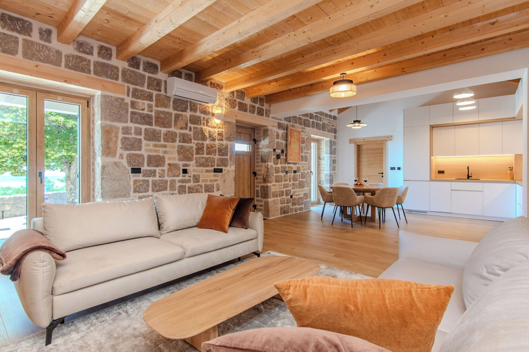 Primary image, House Gaia, Starigrad