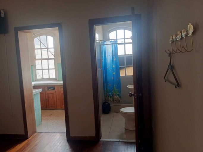 Bathroom, Hostal Piscis, Quito