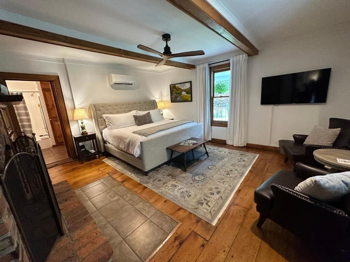 Room 3, Lovill House Inn, Watauga