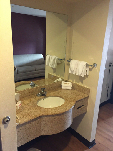 Bathroom, Home Town Inn & Suites, Jackson