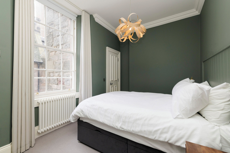 Room 5, Stylish Apartment on Castle Street, Edinburgh