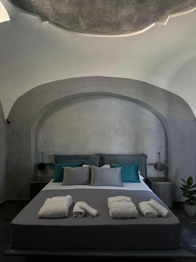 Room 1, Vigna delle Rose, Napoli